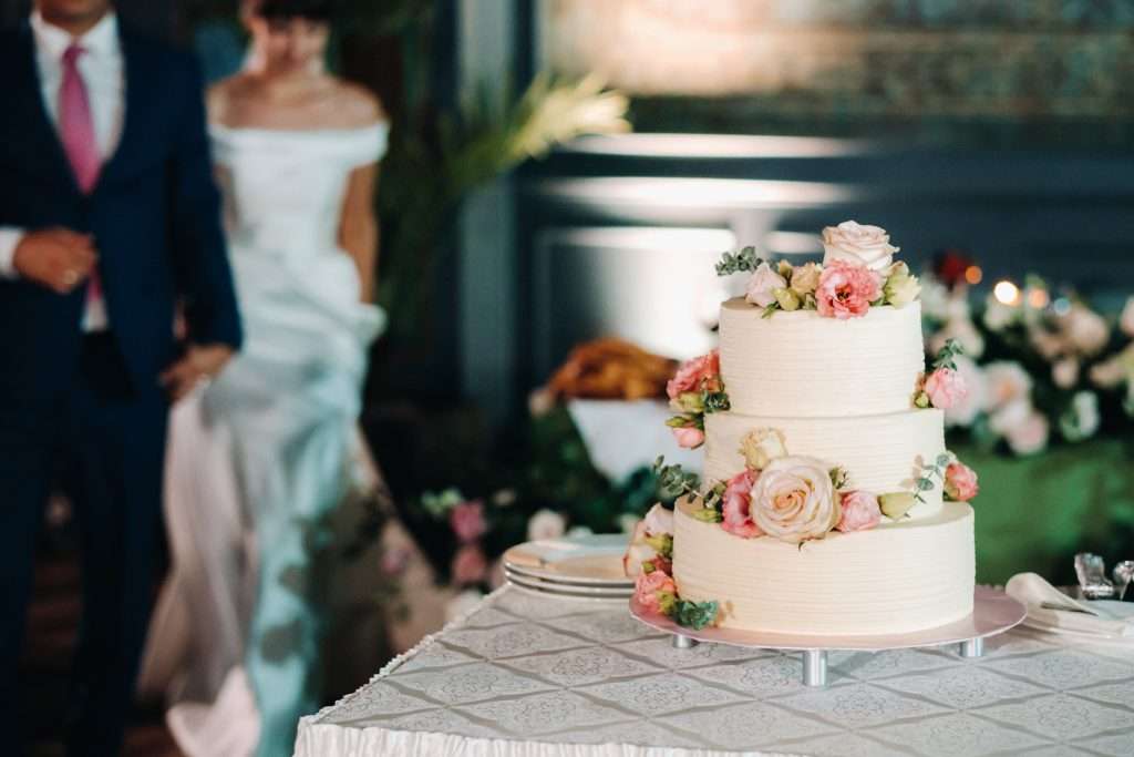 elegant wedding cake at the wedding in three tiers 2022 01 06 00 28 12 utc